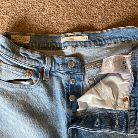 Levi’s Wedgie Jeans - Picture 3 of 3